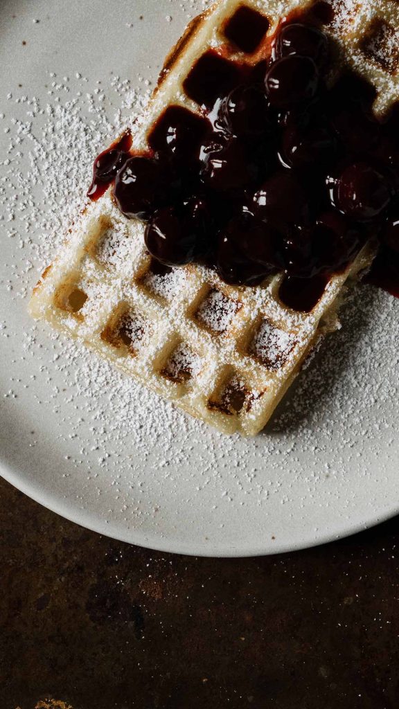 Vegane belgische Waffeln frisch aus dem Waffeleisen