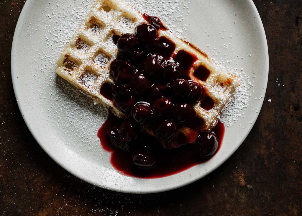 Vegane belgische Waffeln frisch aus dem Waffeleisen