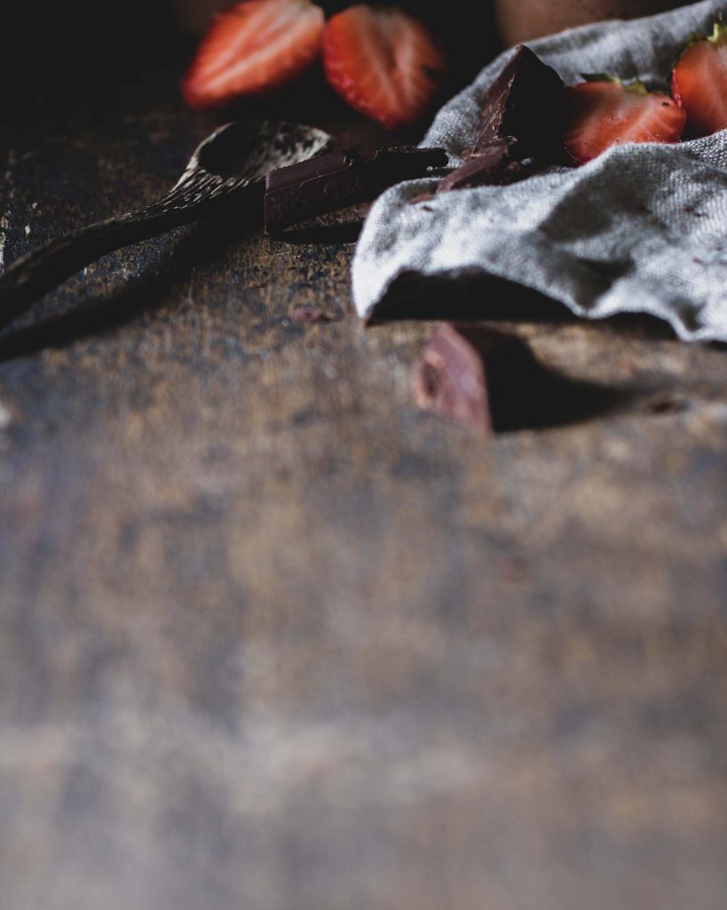 Vegane Mousse au Chocolat aus Aquafaba mit dunkler Schokolade