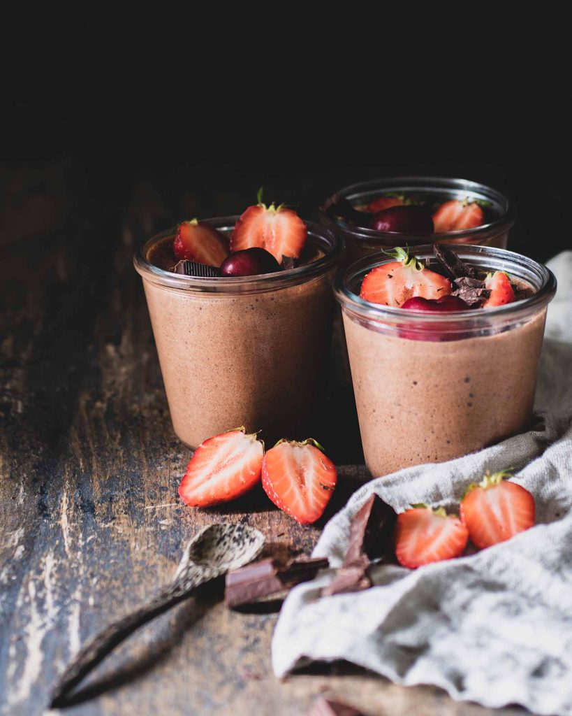 Vegane Mousse au Chocolat aus Aquafaba mit dunkler Schokolade