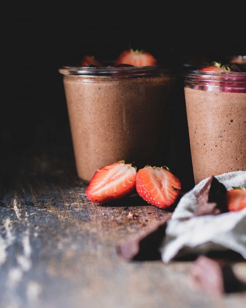 Vegane Mousse au Chocolat aus Aquafaba mit dunkler Schokolade